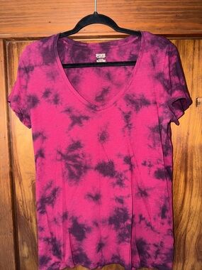 PINK Victoria's Secret Magenta and Black Tie-Dye V-Neck Tee